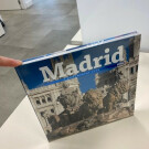 Libro turístico con fotografías  "Madrid a monumental city"